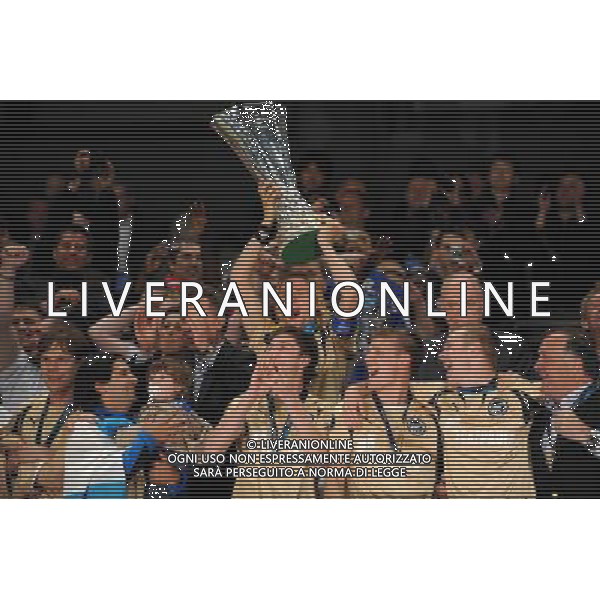 Coppa UEFA 2008 Finale Manchester - 14.05.2008 Zenit San Pietroburgo-Rangers Glasgow Nella Foto: TYMOSCHUK ANATOLIY ALZA LA COPPA Ph.Vitez-Ag. Aldo Liverani