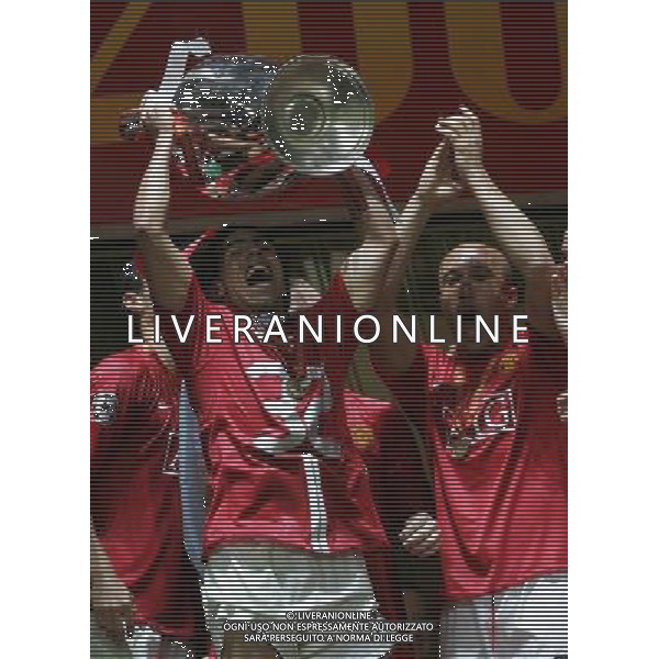 Manchester United - Chelsea Finale Champions League Mosca 21/05/2008 nella foto esultanza dei giocatori del manchester che festeggiano la vittoria - carlos tevez alza la coppa ph Luzzani/Ag. Aldo Liverani Sas