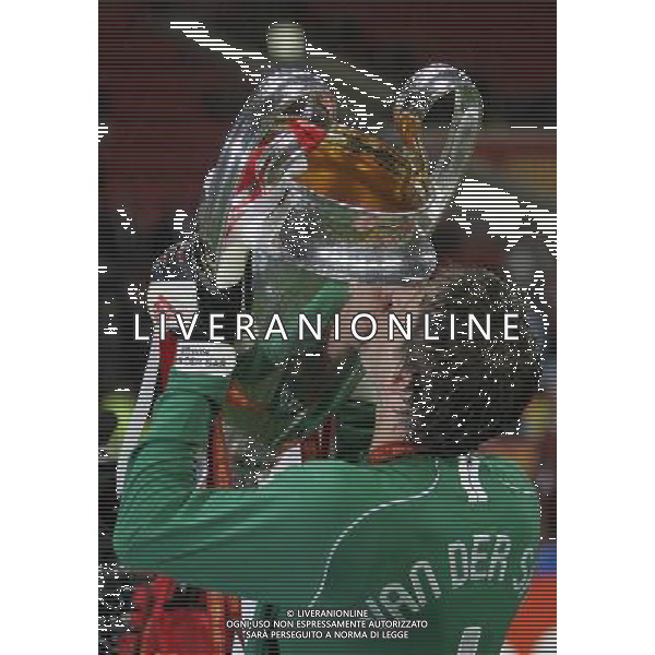 Manchester United - Chelsea Finale Champions League Mosca 21/05/2008 nella foto esultanza dei giocatori del manchester che festeggiano la vittoria - edwin van der sar bacia la coppa ph Luzzani/Ag. Aldo Liverani Sas