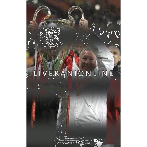 Manchester United - Chelsea Finale Champions League Mosca 21/05/2008 nella foto esultanza dei giocatori del manchester che festeggiano la vittoria - alex ferguson con la coppa ph Luzzani/Ag. Aldo Liverani Sas