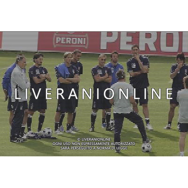 Raduno della Nazionale Italiana di calcio a Coverciano 25/05/2008 nella foto Roberto Donadoni con il gruppo degli Azzurri durante il primo giorno di allenamento della Nazionale ph Bucco/Ag. Aldo Liverani sas