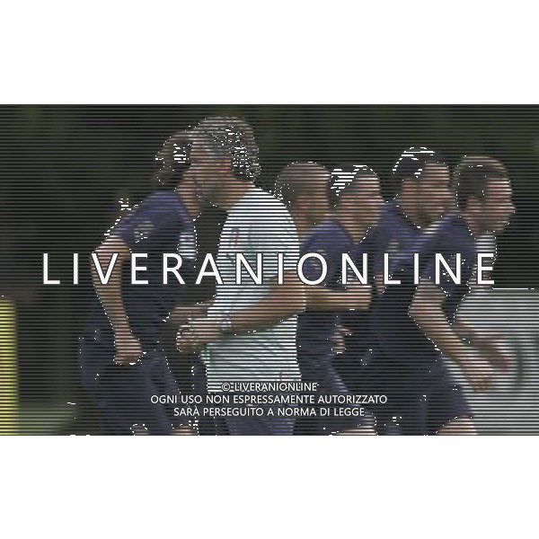 Raduno della Nazionale Italiana di Calcio a Coverciano 25/05/2008 nella foto Donadoni osserva il suo gruppo durante il primo giorno di allenamento ph bucco/Ag. Aldo Liverani Sas