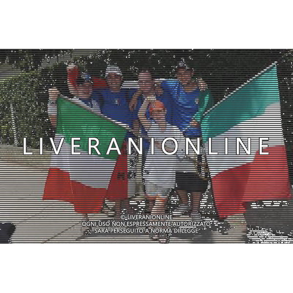 Baden - 02.06.2008 Arrivo della Nazionale Italiana a Baden Nella Foto:TIFOSI ASPETTANO IL PULMAN DELLA NAZIONALE Ph.Vitez-Ag. Aldo Liverani