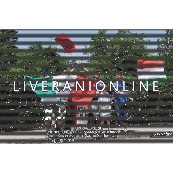 Baden - 02.06.2008 Arrivo della Nazionale Italiana a Baden Nella Foto:TIFOSI ASPETTANO IL PULMAN DELLA NAZIONALE Ph.Vitez-Ag. Aldo Liverani