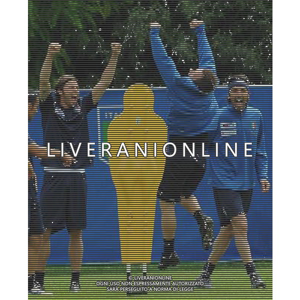Allenamento Nazionale Italiana a Baden - 04.06.2008 Ritiro Austria Euro 2008 Nella Foto: GIOCATORI SCHERZANO antonio cassano, gianluigi buffon e andrea barzagli Ph.Vitez-Ag. Aldo Liverani