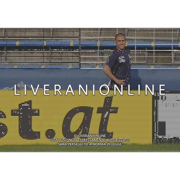 Allenamento Nazionae Italiana Baden - 06.06.2008 Nella Foto:CANNAVARO OSSERVA L\'ALLENAMENTO /Ph.Vitez-Ag. Aldo Liverani