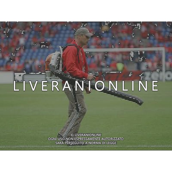 Basilea 07-06-2008 Campionati europei calcio EURO 2008 svizzera-rep. ceca 0:1 nella foto asciugatura linee campo prima della partita ph marco luzzani/ag aldo liverani s.a.s.