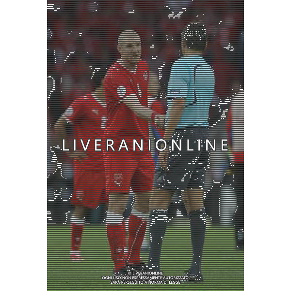 Basilea 07-06-2008 Campionati europei calcio EURO 2008 svizzera-rep. ceca 0:1 nella foto arbitro roberto rosetti e philippe senderos a fine partita ph marco luzzani/ag aldo liverani s.a.s.