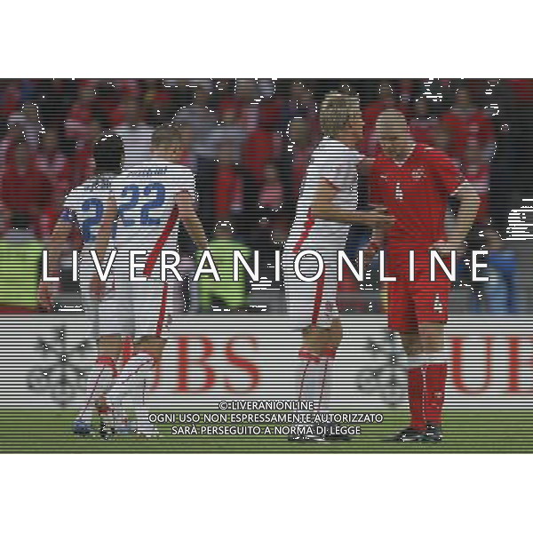Basilea 07-06-2008 Campionati europei calcio EURO 2008 svizzera-rep. ceca 0:1 nella foto radoslav kovac consola philippe senderos a fine gara ph marco luzzani/ag aldo liverani s.a.s.