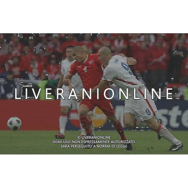 Basilea 07-06-2008 Campionati europei calcio EURO 2008 svizzera-rep. ceca 0:1 nella foto jan koller e gokhan inler ph marco luzzani/ag aldo liverani s.a.s.