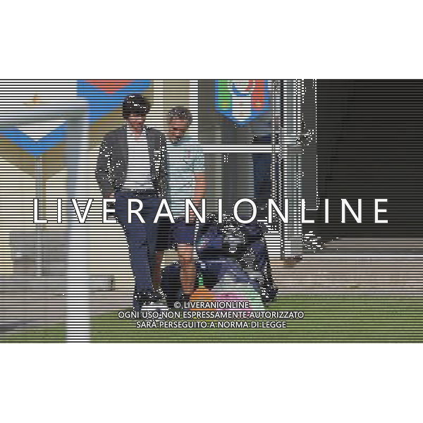 Allenamento Nazionale Italiana a Baden - 07.06.2008 Nella Foto: DONADONI ROBERTO SCHERZA CON ALBERTINI DEMETRIO Ph.Vitez/Ag. Aldo Liverani