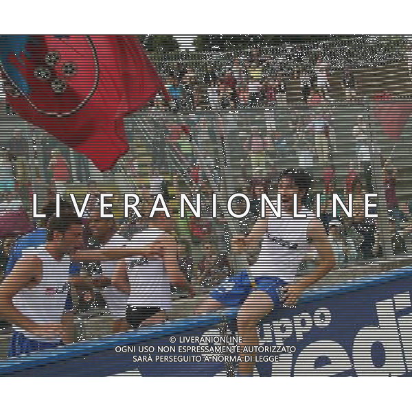 CREMONA 08/06/2008 SERIE C1 CREMONESE-CITTADELLA NELLA FOTO:TRICOLI FESTEGGIA CON I COMPAGNI FOTO PAOLA GARBUIO/AG.ALDO LIVERANI