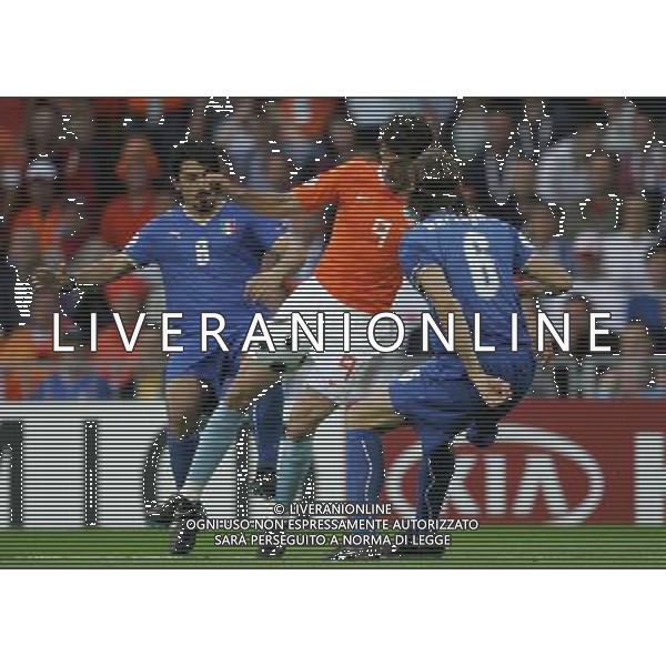 Olanda - Italia 09/06/2008 Europei 2008 nella foto gennaro gattuso andrea barzagli e van nistelrooy ph Luzzani/Ag. Aldo Liverani sas