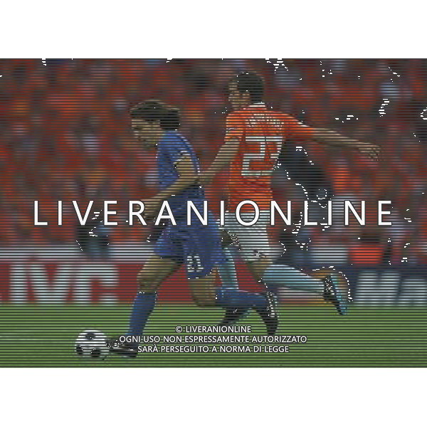 Olanda - Italia 09/06/2008 Europei 2008 nella foto andrea pirlo e VAN DER VAART ph Luzzani/Ag. Aldo Liverani sas