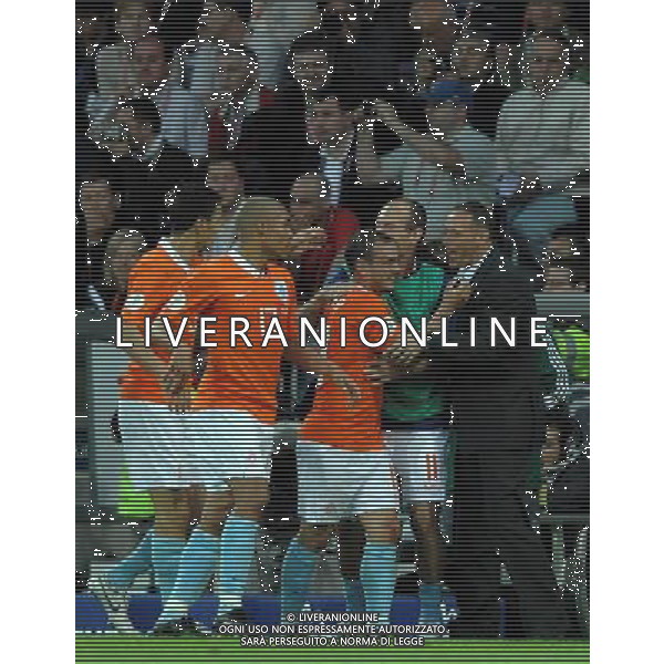 UEFA EURO 2008 Gruppo C M06 Berna - 09.06.2008 Olanda-Italia Nella Foto:SNEIJDER ESULTA CON VAN BASTEN /Ph.Vitez-Ag. Aldo Liverani