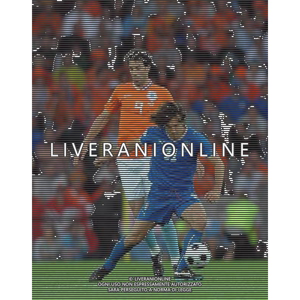 UEFA EURO 2008 Gruppo C M06 Berna - 09.06.2008 Olanda-Italia Nella Foto:PIRLO-VAN NISTELROOY /Ph.Vitez-Ag. Aldo Liverani