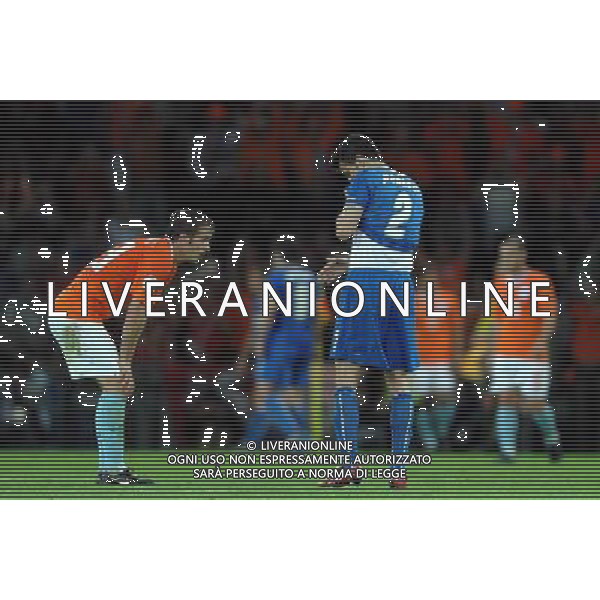 UEFA EURO 2008 Gruppo C M06 Berna - 09.06.2008 Olanda-Italia Nella Foto:PANUCCI E VAN DER VAART A FINE PARTITA /Ph.Vitez-Ag. Aldo Liverani