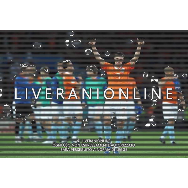 UEFA EURO 2008 Gruppo C M06 Berna - 09.06.2008 Olanda-Italia Nella Foto:OLANDA ESULTA A FINE PARTITA /Ph.Vitez-Ag. Aldo Liverani