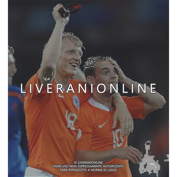 UEFA EURO 2008 Gruppo C M06 Berna - 09.06.2008 Olanda-Italia Nella Foto:KUYT E SNEIJDER ESULTANO A FINE PARTITA /Ph.Vitez-Ag. Aldo Liverani