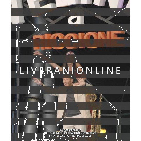 EZIO GREGGIO CON NINA SENICAR DURANTE LA TRASMISSIONE: \' VELINE\' A RICCIONE © GASPERONI - AG. ALDO LIVERANI SAS