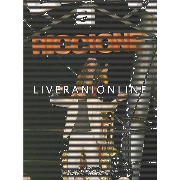 EZIO GREGGIO CON NINA SENICAR DURANTE LA TRASMISSIONE: \' VELINE\' A RICCIONE © GASPERONI - AG. ALDO LIVERANI SAS