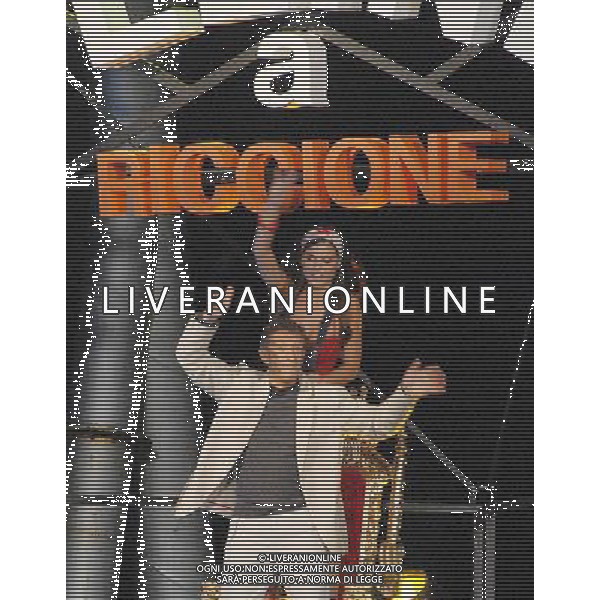 EZIO GREGGIO CON NINA SENICAR DURANTE LA TRASMISSIONE: \' VELINE\' A RICCIONE © GASPERONI - AG. ALDO LIVERANI SAS
