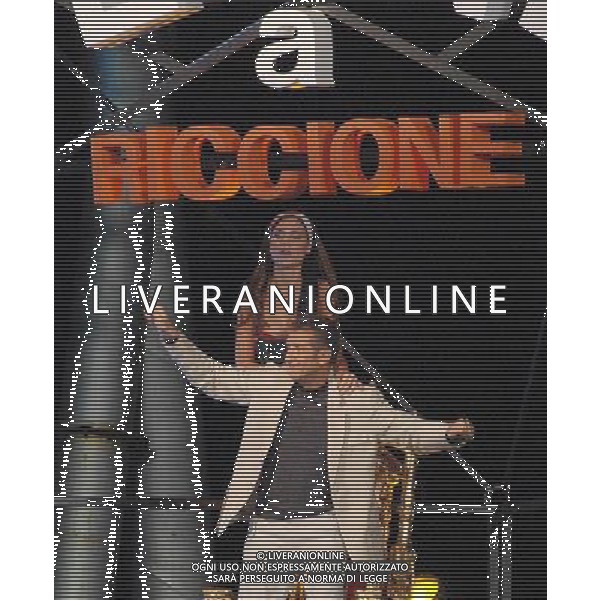 EZIO GREGGIO CON NINA SENICAR DURANTE LA TRASMISSIONE: \' VELINE\' A RICCIONE © GASPERONI - AG. ALDO LIVERANI SAS