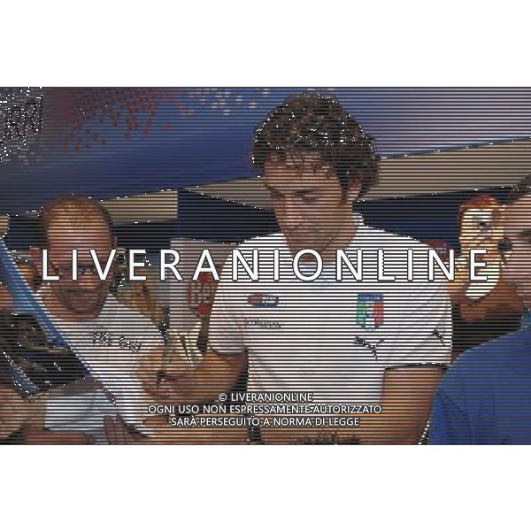 Conferenza Stampa Toni-Zambrotta-Grosso Baden - 11.06.2008 Nella Foto:TONI LUCA FIRMA AUTOGRAFI A CASA AZZURRI /Ph.Vitez-Ag. Aldo Liverani