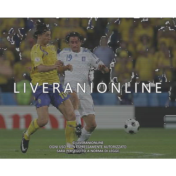 Salisburgo (AUT) 10-06-2008 Campionati Europei Calcio EURO2008 grecia-svezia 0:2 nella foto PARASKEVAS ANTZAS e zlatan ibrahimovic ph marco luzzani/ag aldo liverani s.a.s.