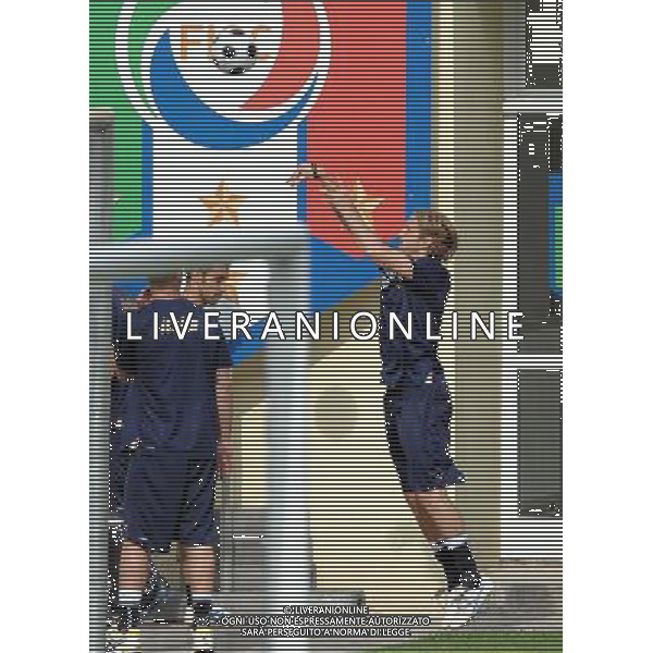 Allenamento Nazionale Italiana Baden - 11.06.2008 Nella Foto:AMBROSINI MASSIMO GIOCA A BASKET PRIMA DLL\'ALLENAMENTO /Ph.Vitez-Ag. Aldo Liverani