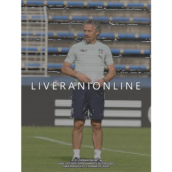 Allenamento Nazionale Italiana Baden - 11.06.2008 Nella Foto:DONADONI ROBERTO NASCONDE I SUOI APPUNTI /Ph.Vitez-Ag. Aldo Liverani