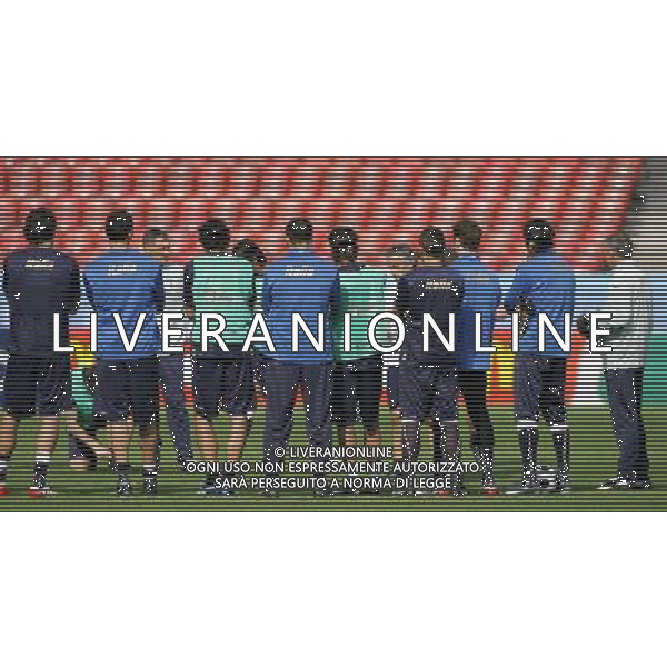 Zurigo (CH) 12-06-2008 Campionati europei EURO2008 Allenamento pre partita italia nella foto donadoni roberto parla al gruppo di giocatori ph marco luzzani/ag aldo liverani s.a.s.