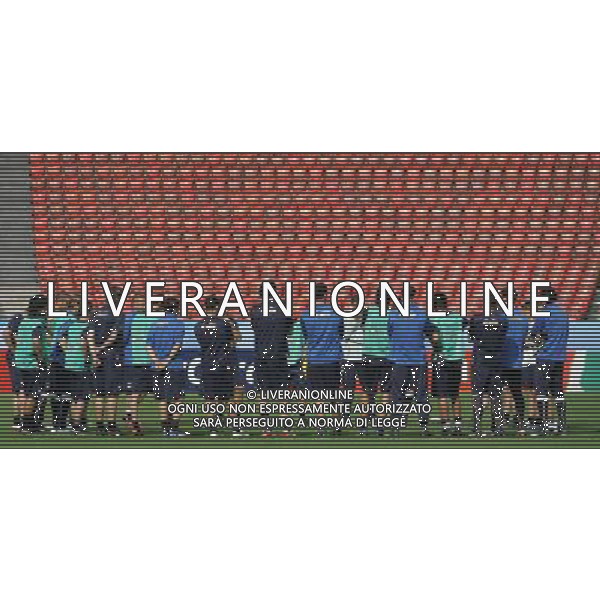 Zurigo (CH) 12-06-2008 Campionati europei EURO2008 Allenamento pre partita italia nella foto donadoni roberto parla al gruppo di giocatori ph marco luzzani/ag aldo liverani s.a.s.