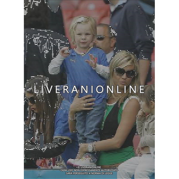 Italia - Romania 13/06/2008 Europei Zurigo nella foto la moglie di daniele de rossi con la figlia ph luzzani/Ag. Aldo Liverani Sas