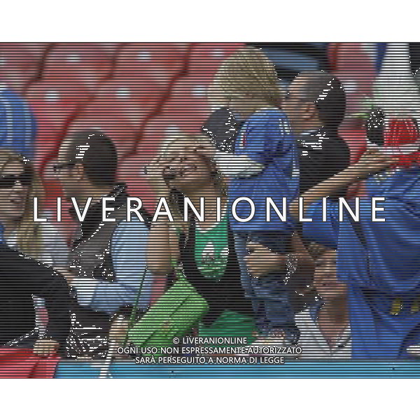 Italia - Romania 13/06/2008 Europei Zurigo nella foto la moglie di daniele de rossi con la figlia ph luzzani/Ag. Aldo Liverani Sas