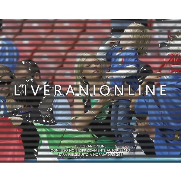 Italia - Romania 13/06/2008 Europei Zurigo nella foto la moglie di daniele de rossi con la figlia ph luzzani/Ag. Aldo Liverani Sas