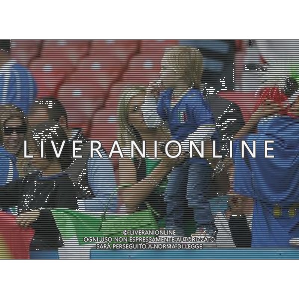 Italia - Romania 13/06/2008 Europei Zurigo nella foto la moglie di daniele de rossi con la figlia ph luzzani/Ag. Aldo Liverani Sas