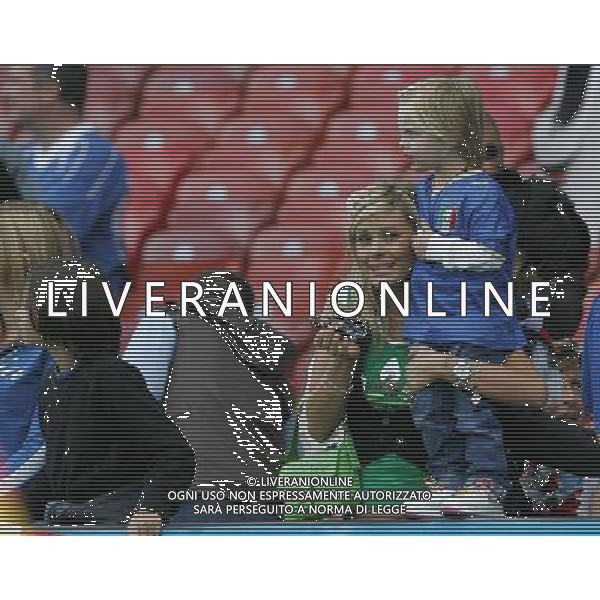 Italia - Romania 13/06/2008 Europei Zurigo nella foto la moglie di daniele de rossi con la figlia ph luzzani/Ag. Aldo Liverani Sas