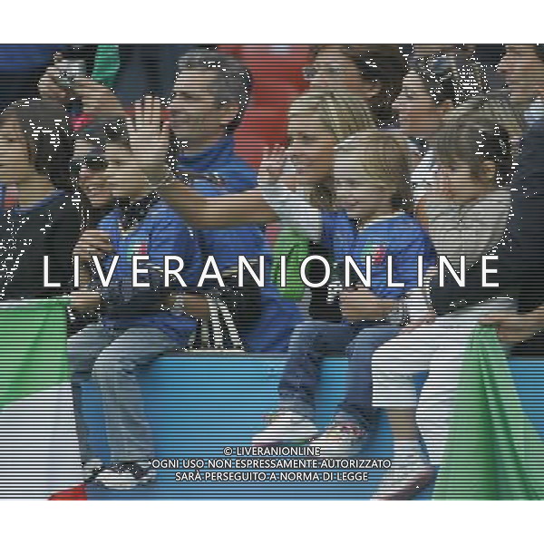 Italia - Romania 13/06/2008 Europei Zurigo nella foto la moglie di daniele de rossi con la figlia ph luzzani/Ag. Aldo Liverani Sas