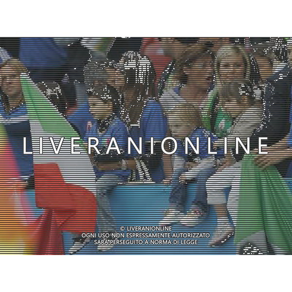 Italia - Romania 13/06/2008 Europei Zurigo nella foto la moglie di daniele de rossi con la figlia ph luzzani/Ag. Aldo Liverani Sas