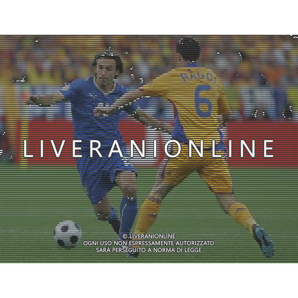Italia - Romania 13/06/2008 Europei Zurigo nella foto andrea pirlo e radoi ph luzzani/Ag. Aldo Liverani Sas
