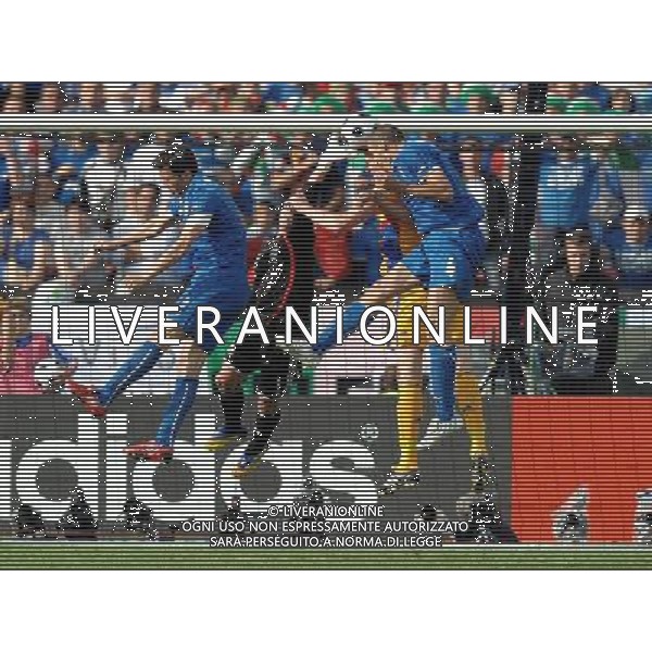 UEFA EURO 2008 Gruppo C M13 Zurigo - 13.06.2008 Italia-Romania Nella Foto:LOBONT ANTICIPA CHIELLINI E PANUCCI /Ph.Vitez-Ag. Aldo Liverani