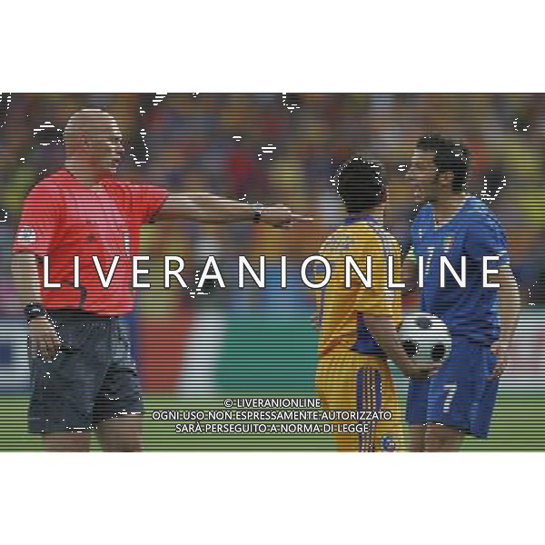 Italia-Romania UEFA EURO 2008 Gruppo C M13 Zurigo - 13.06.2008 Nella Foto: alessandro del piero e petre e arbitro ovrebo Ph.Luzzani/Ag. Aldo Liverani