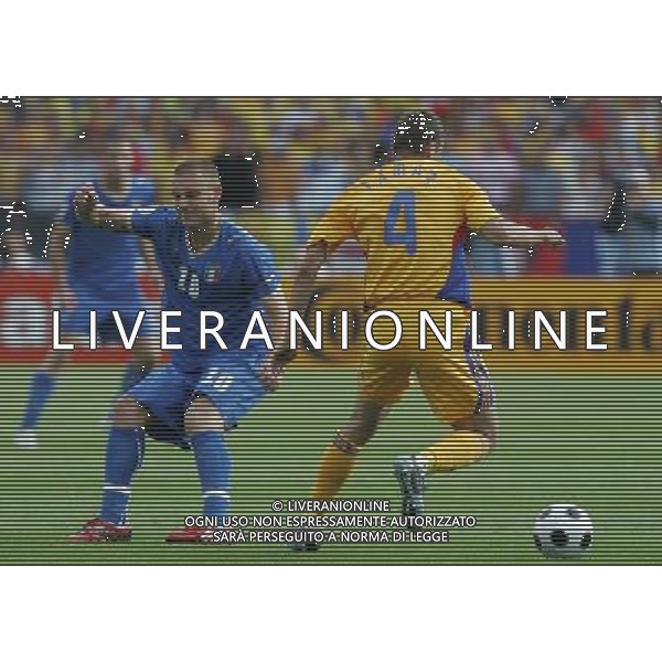 Italia-Romania UEFA EURO 2008 Gruppo C M13 Zurigo - 13.06.2008 Nella Foto: daniele de rossi e tomas Ph.Luzzani/Ag. Aldo Liverani
