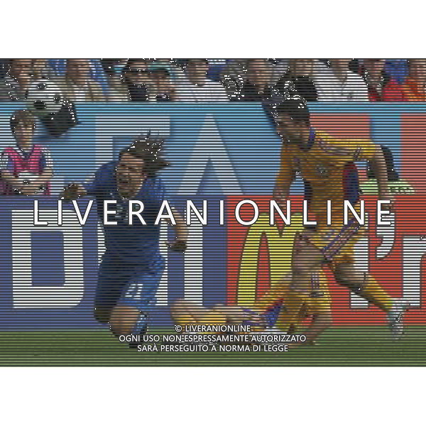 Italia-Romania UEFA EURO 2008 Gruppo C M13 Zurigo - 13.06.2008 Nella Foto: andrea pirlo contrastato da adrian mutu e rat Ph.Luzzani/Ag. Aldo Liverani