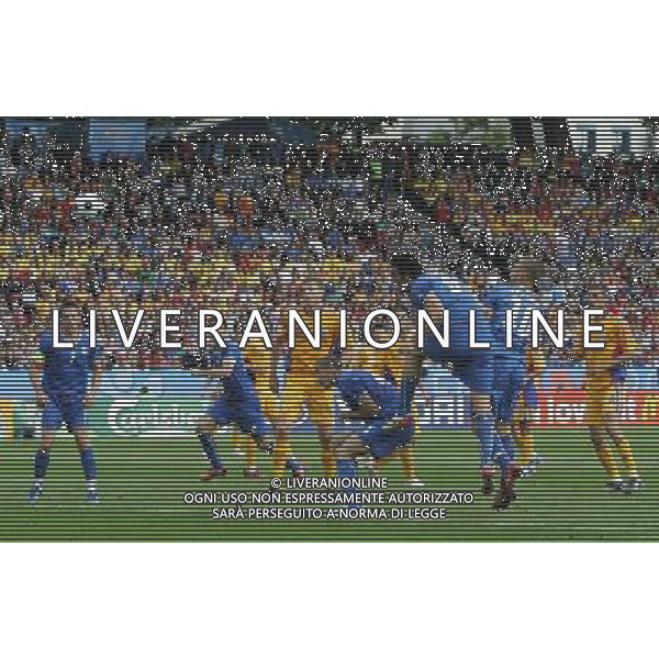 Italia-Romania UEFA EURO 2008 Gruppo C M13 Zurigo - 13.06.2008 Nella Foto: il gol annullato a luca toni Ph.Luzzani/Ag. Aldo Liverani