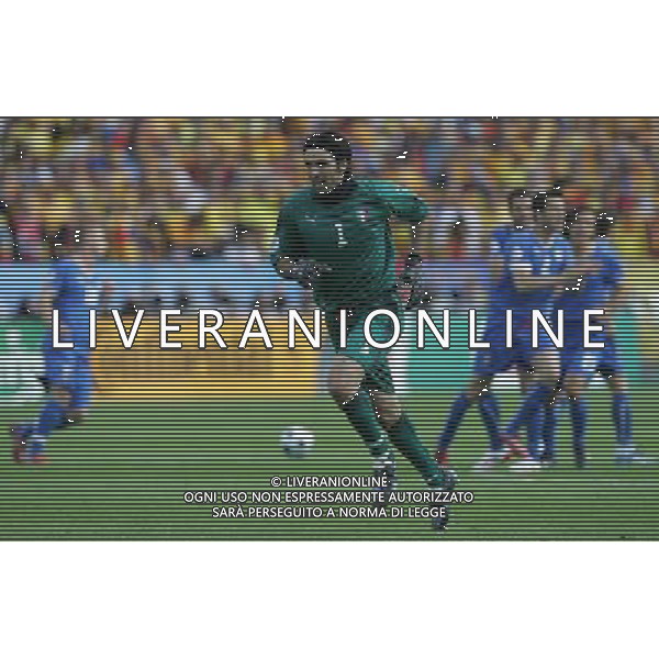 Italia-Romania UEFA EURO 2008 Gruppo C M13 Zurigo - 13.06.2008 Nella Foto: esultanza di gianluigi buffon dopo il gol del pareggio di christian panucci del 1-1 Ph.Luzzani/Ag. Aldo Liverani