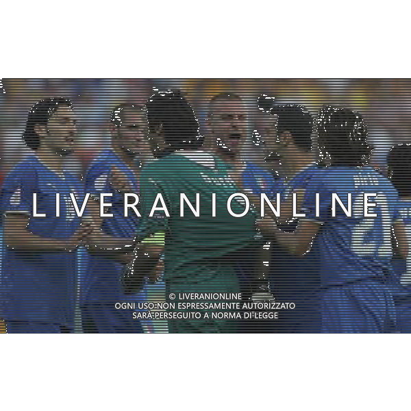 Italia-Romania UEFA EURO 2008 Gruppo C M13 Zurigo - 13.06.2008 Nella Foto: esultanza di gianluigi buffon festeggiato dai compagni dopo il rigore parato Ph.Luzzani/Ag. Aldo Liverani