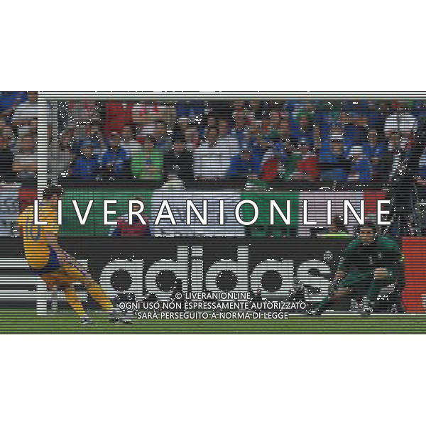 UEFA EURO 2008 Gruppo C M13 Zurigo - 13.06.2008 Italia-Romania Nella Foto:BUFFON PARA IL RIGORE DI MUTU /Ph.Vitez-Ag. Aldo Liverani