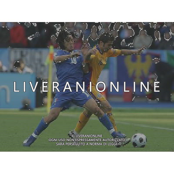 Italia-Romania UEFA EURO 2008 Gruppo C M13 Zurigo - 13.06.2008 Nella Foto: mauro german camoranesi e mutu adrian Ph.Luzzani/Ag. Aldo Liverani